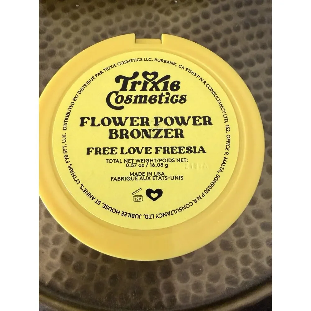 Trio Cosmetics Flower Power Bronzer Free Love Freesia Face Palette